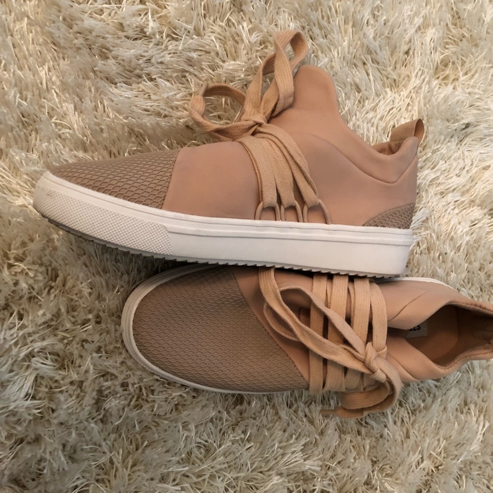 Steve Madden slip ons